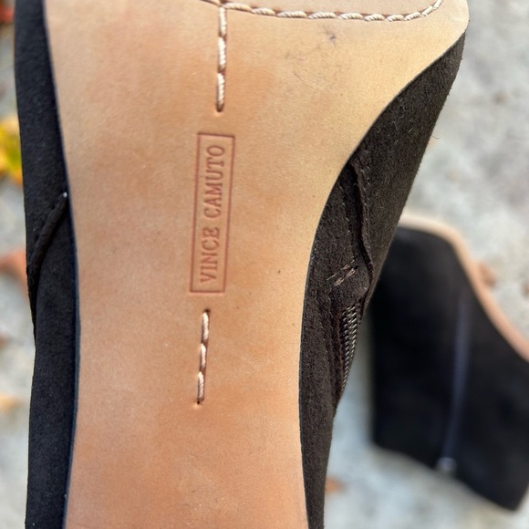 Vince Camuto Charlotte Suede Ankle boots, size 9.5 - Picture 8 of 11